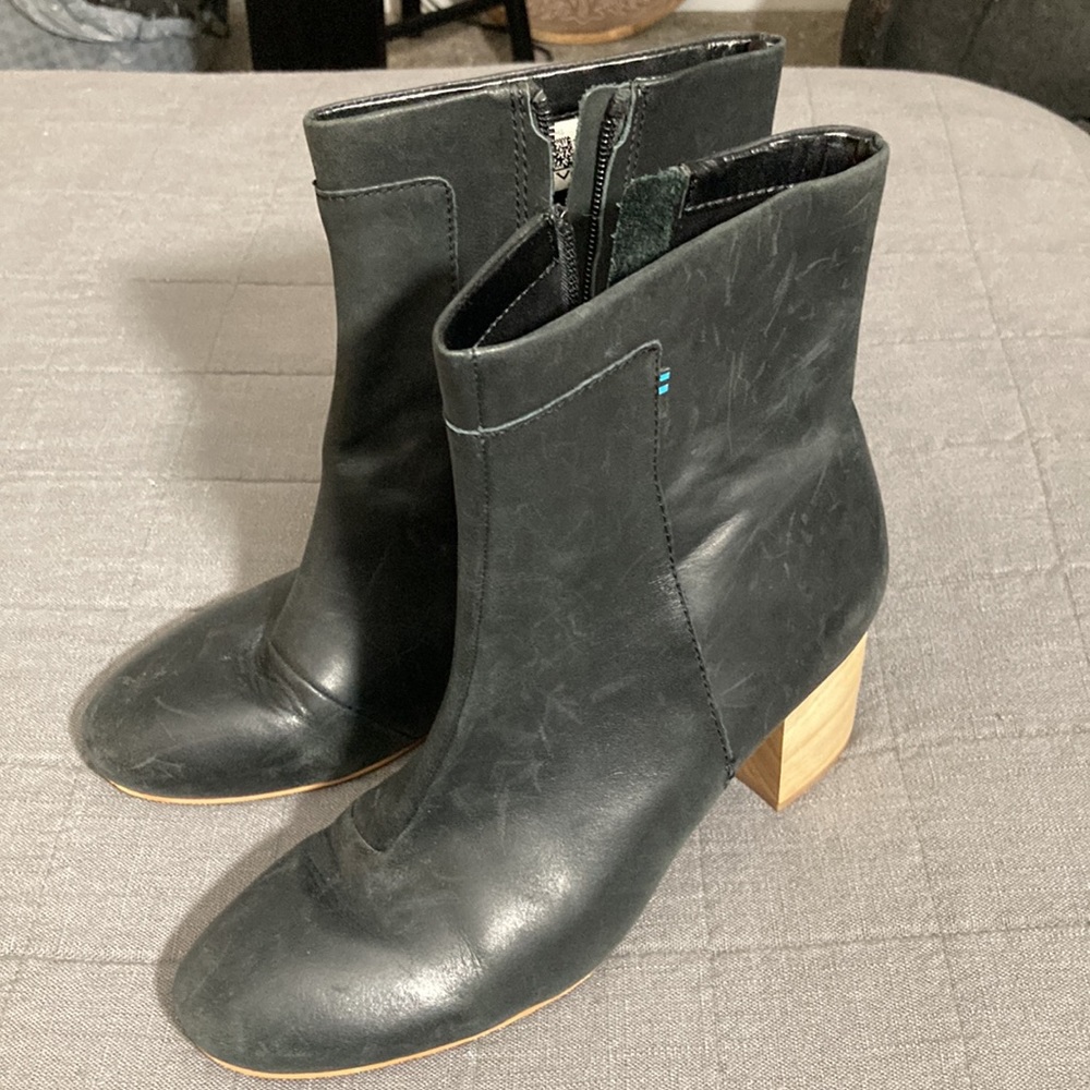 Tom’s leather booties - Picture 2 of 4